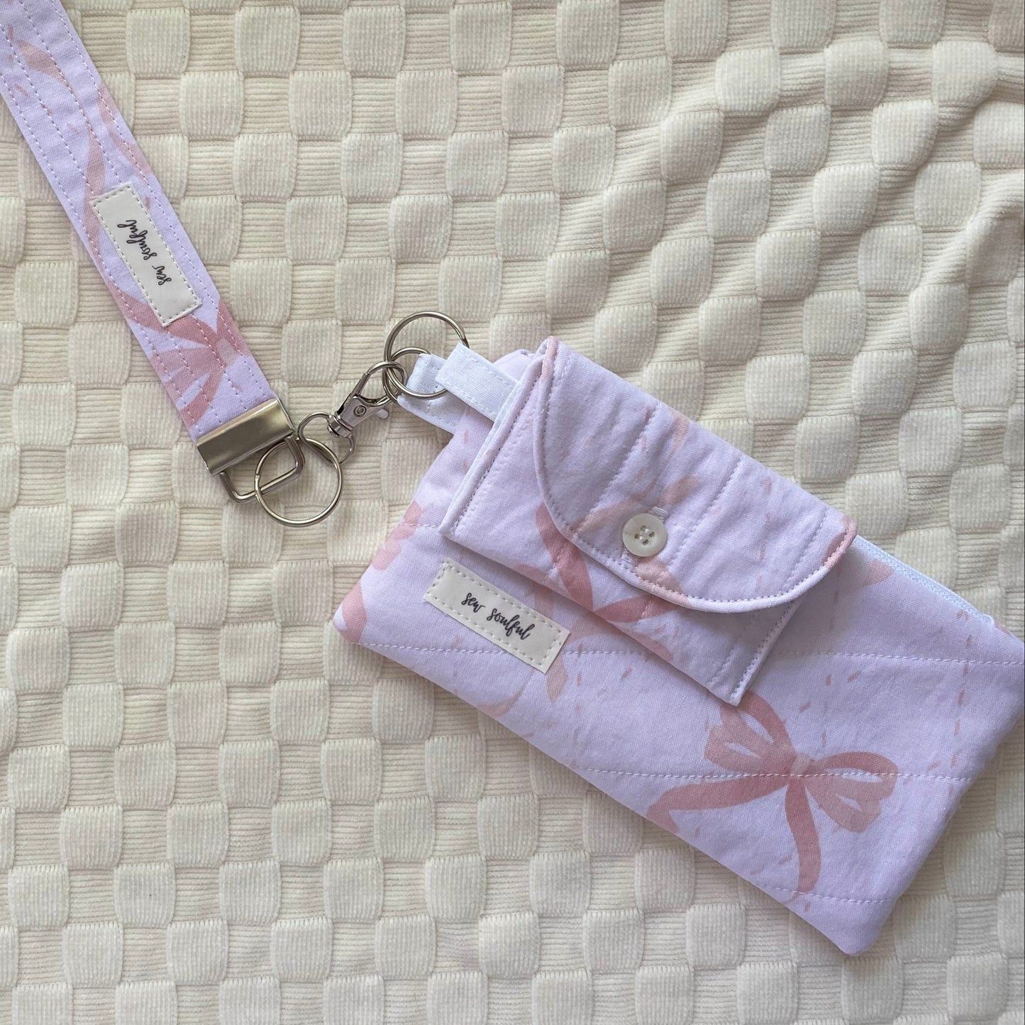The Bow-Peep Small Wallet Keychain